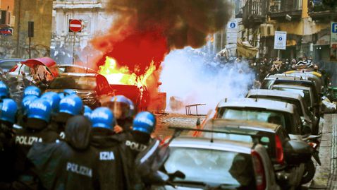 Осем души са арестувани след безредиците в Неапол