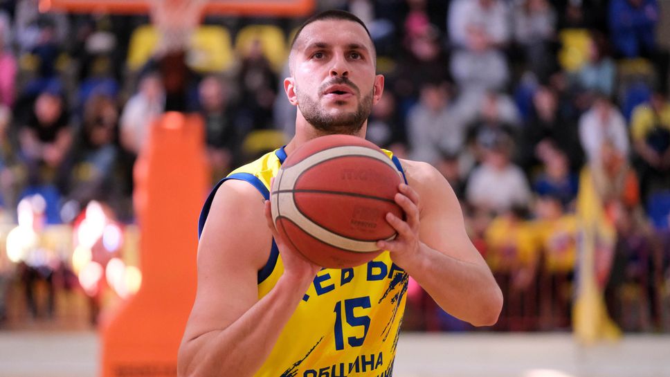 Ваклинов вкара 40 точки при успех на Хебър