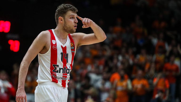 С победен кош на Александър Везенков шест секунди преди края