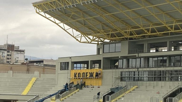 Вече монтират седалките на стадион Христо Ботев, пише Пловдивнюз. Първите