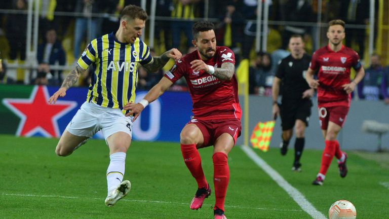 Рекордьорът по трофеи в Лига Европа Севиля се класира за