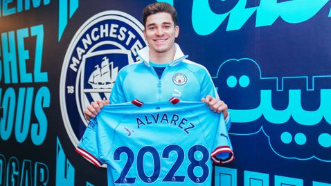 Официално: Хулиан Алварес се обвърза с Ман Сити до 2028 г.