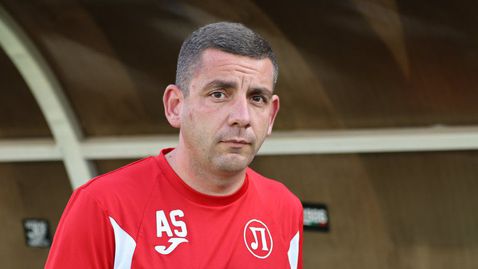 Асеновец и треньора му се разделиха
