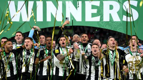  Нюкасъл надигра изтощения Ливърпул и завоюва първи трофей в британския футбол от 70 години 