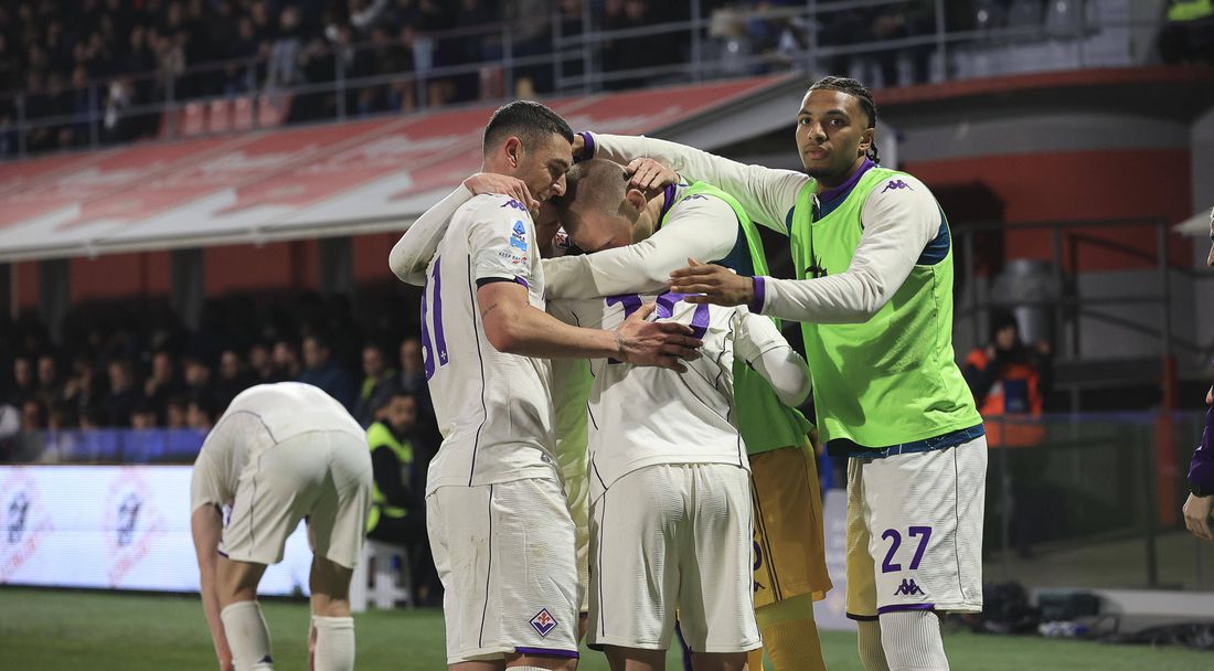 Фиорентина остана над чертата след бой по пропадащия Кремонезе