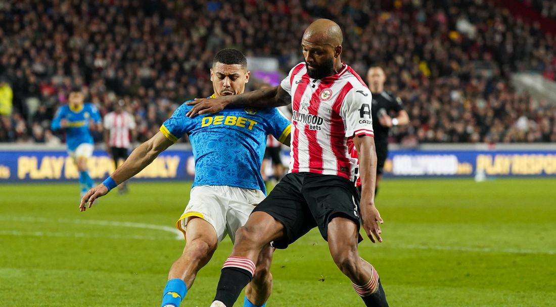 Игор Тиаго отпразнува повиквателната с гол, но Брентфорд допусна частичен обрат срещу Уулвс