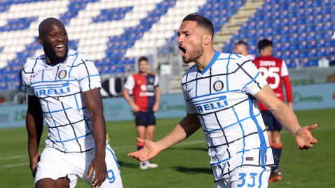 Милан предложи договор на защитник на Интер