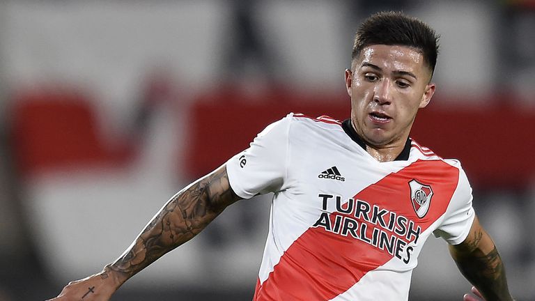  Манчестър Юнайтед си хареса халф на Ривър Плейт 