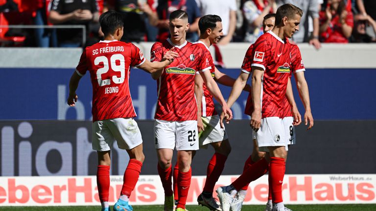 Отборът на записа убедителен домакински успех с 3 0 над в