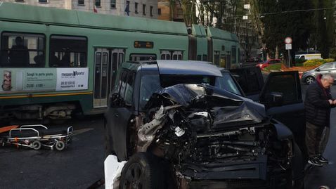  Имобиле претърпя злополука с трамвай в центъра на Рим 