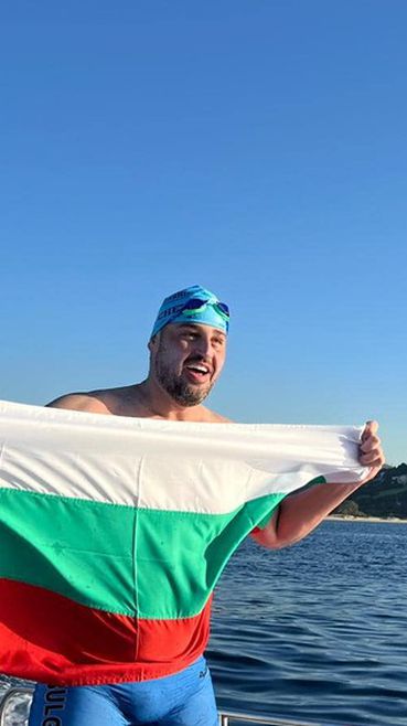 Петър Стойчев преплува и Гибралтар, стана първият българин с три маратона от Oceans seven