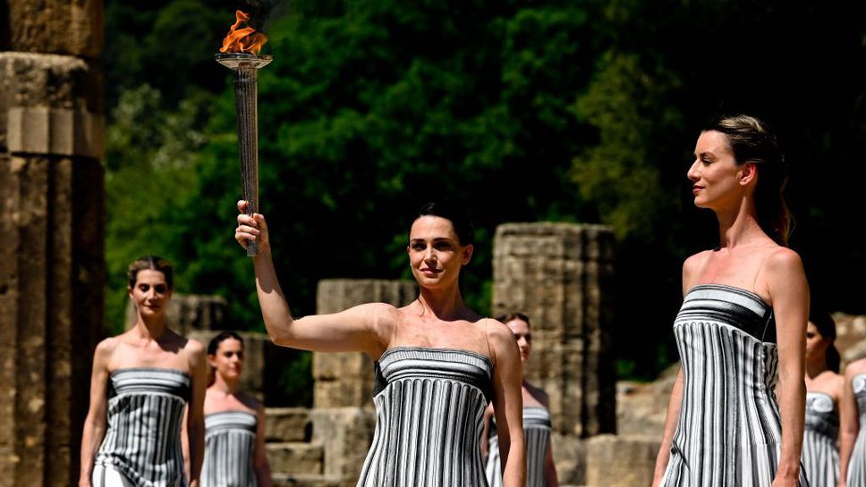 Церемонията по запалването на олимпийския огън за Зимните игри в