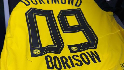 Бойко Борисов получи фланелка и шал на Борусия (Д)