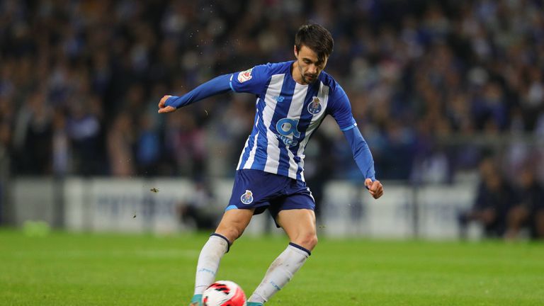  Ливърпул е сключил съглашение с Порто за Виейра 