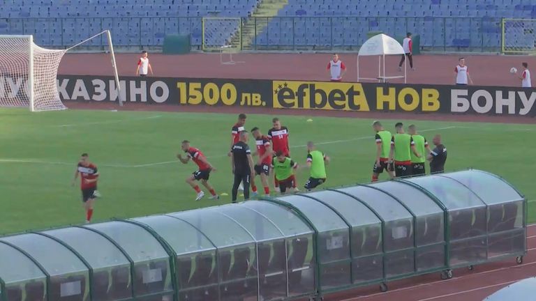 Локомотив (София) загрява за мача с Пирин въпреки че вече си осигури оставане в елита