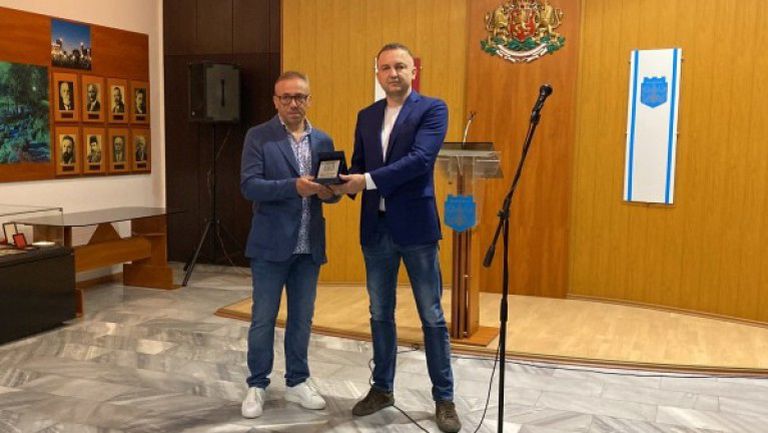 Треньорът на Черно море - Илиан Илиев получи почетен знак