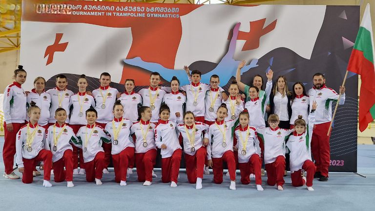 Общо 14 медала спечелиха българските състезатели по скокове батут на
