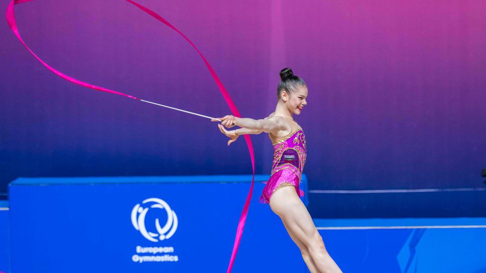 Дара Стоянова с два финала на турнира в Тие