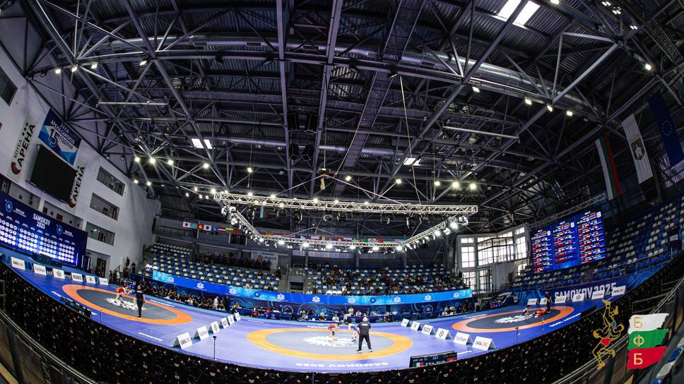 Двама българи са на крачка от финалите на Европейското по борба