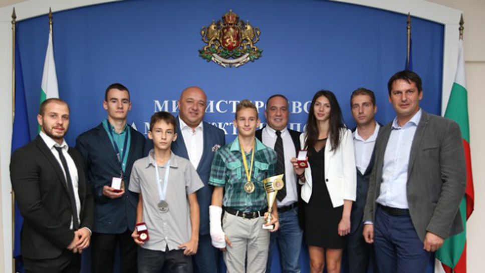 Държавата дава почетни медали на призьорите от европейското по таекуондо до 21 г. и за кадети