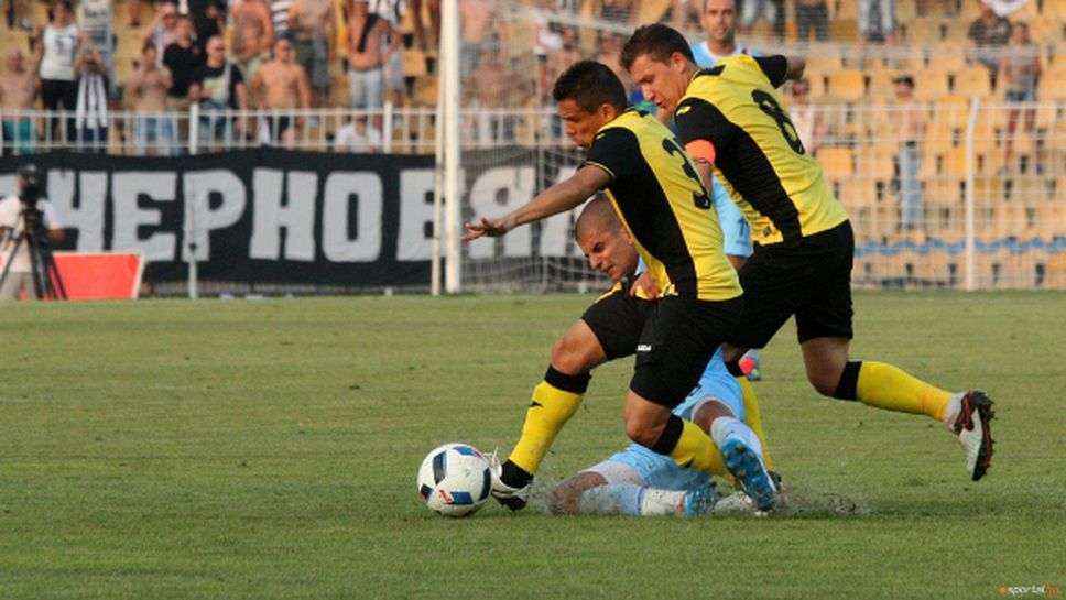 Иван Стоянов и Стенио сe завръщат в групата на Ботев за мача срещу Дунав