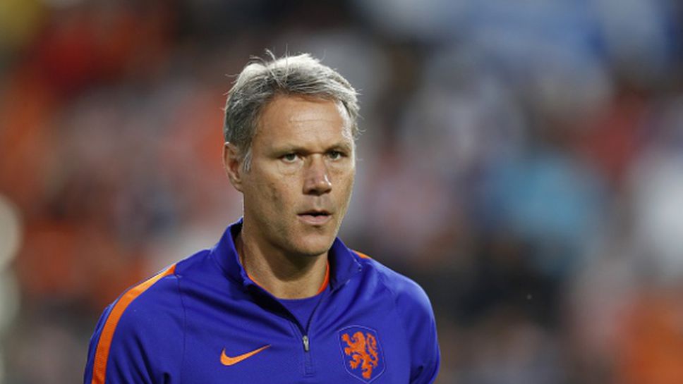 ФИФА назначи легендата Марко ван Бастен за технически директор
