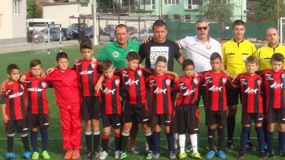 Децата на Локомотив (Дряново) с три победи в Свищов, мъжете с първи успех в шампионата
