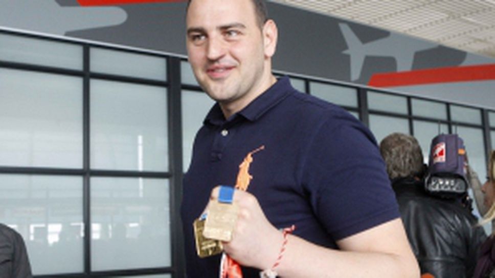 Петър Стойчев се завърна като световен шампион в ледени води