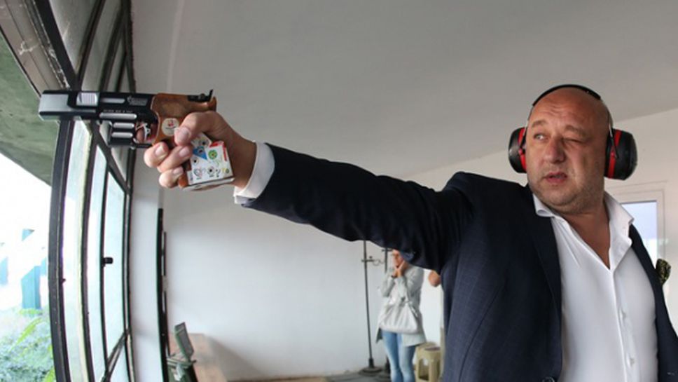 Министър Красен Кралев посети държавното първенство по спортна стрелба