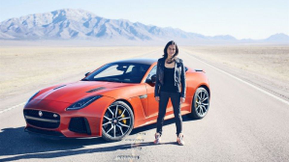 Мишел Родригез кара Jaguar F-TYPE SVR (Снимки)
