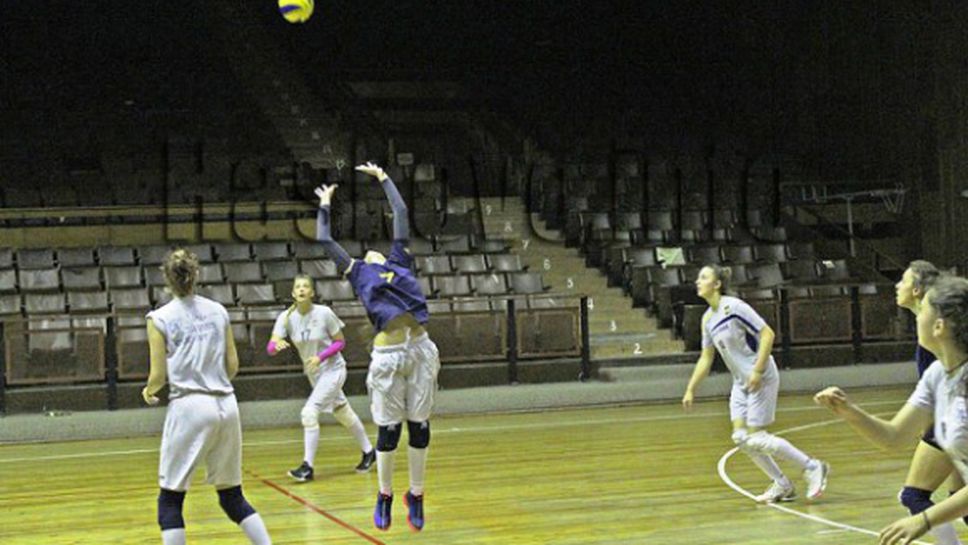 19 волейболистки в димитровградския Раковски