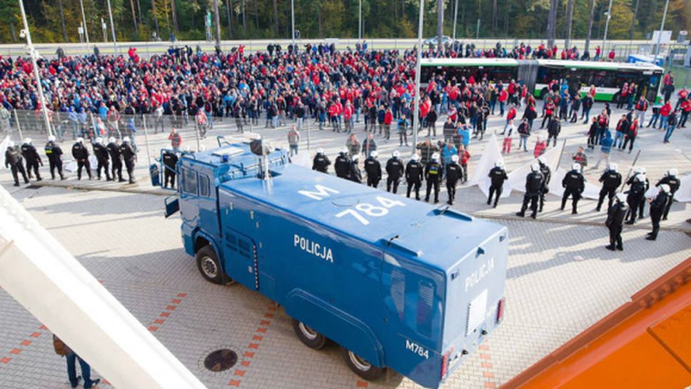 24 фена бяха арестувани в Полша след бой с полицията