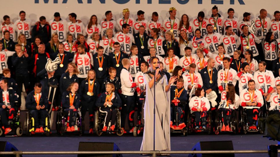 Повече от 150 000 души приветстваха олимпийците и параолимпийците на Великобритания