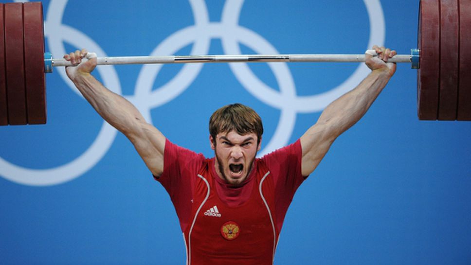 МОК отне сребърния медал на руски щангист