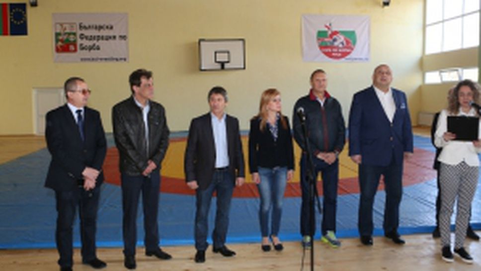 Откриха реновираната зала по борба в Русе