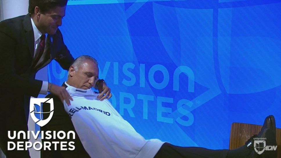 Какво прави Стоичков, когато получи фланелка на Реал Мадрид? (видео)