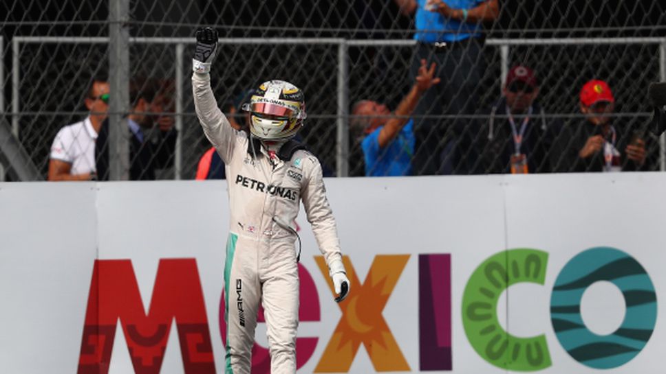 Хамилтън спечели ГП на Мексико, Верстапен наказан, Фетел го свали от подиума