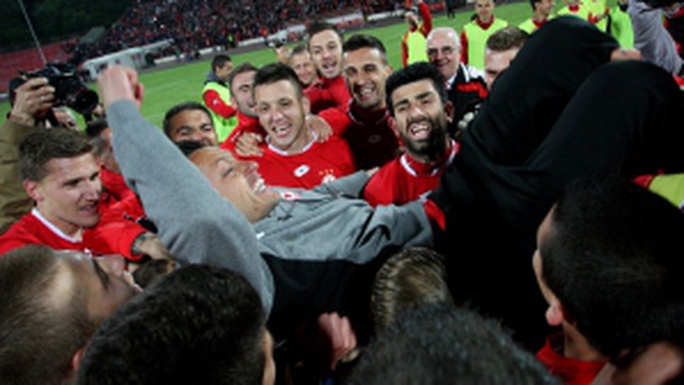 Футболисти и фенове ликуват след победата над Берое