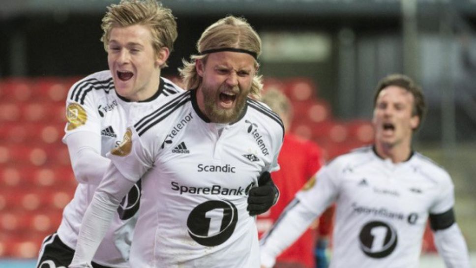 Шампиони на Норвегия се снимаха чисто голи с купата