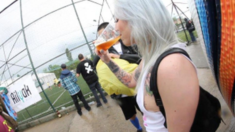 Футбол, разголени мацки и тонове бира