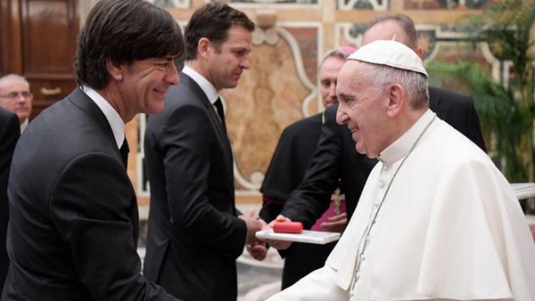 Футболистите на Германия се срещнаха с папа Франциск