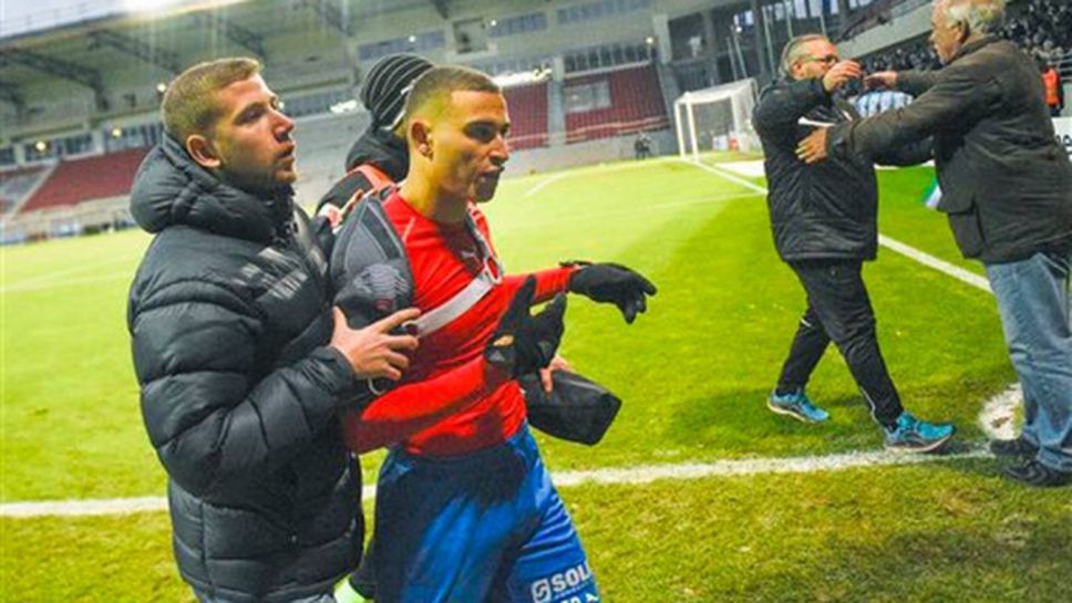 Засилват мерките за сигурност по шведските стадиони заради атака срещу сина на Хенрик Ларсон