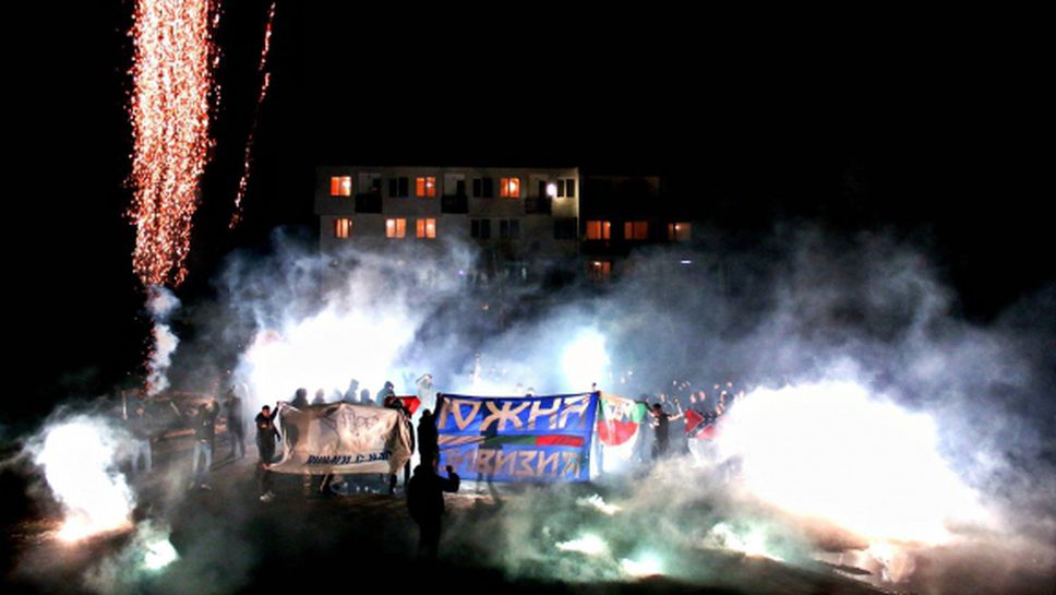 Ултраси на Левски тероризират фенове на Базел (снимка)
