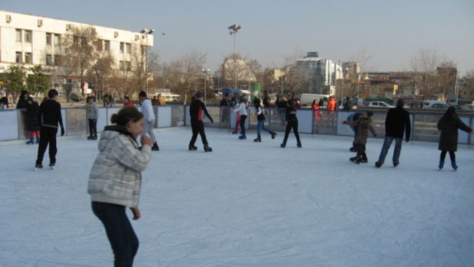 Пловдивчани ще се радват на най-голямата открита ледена пързалка у нас