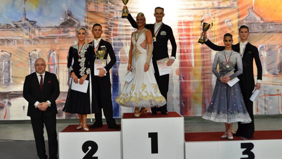 Министър Кралев и кметът на Русе Пламен Стоилов наградиха победителите в откритото световно първенство по стандартни танци