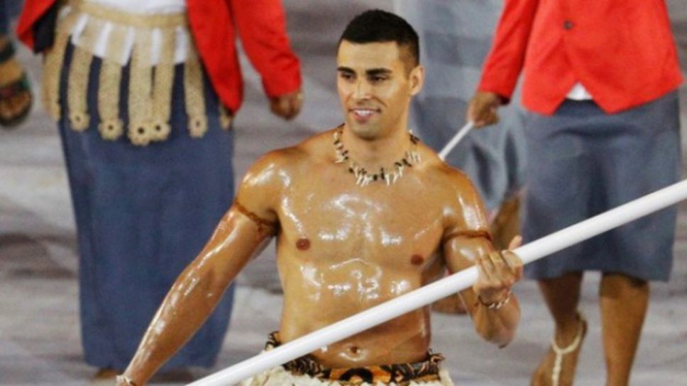 Голият знаменосец на Тонга иска да участва и на зимна олимпиада