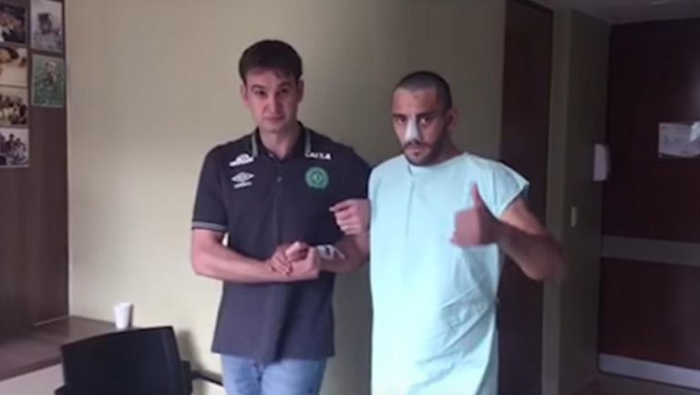 Един от оцелелите футболисти на Чапе проходи, благодари за подкрепата (видео)