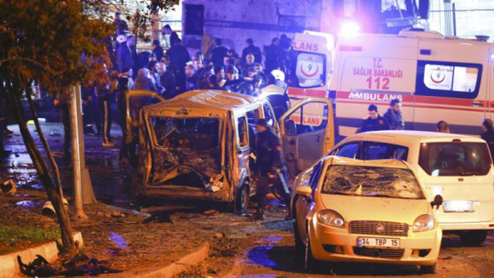 Бомбен атентат до стадиона на Бешикташ, има 29 загинали (видео + галерия)
