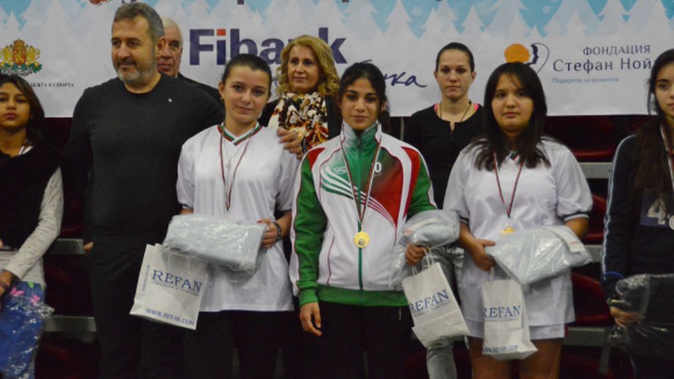 Коледен турнир зарадва с много спорт над 400 деца в риск