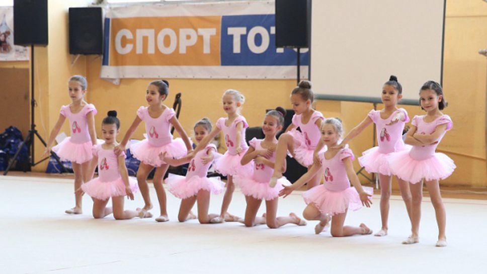 Над 300 гимнастички усетиха "Коледна магия" с Катрин Велкова